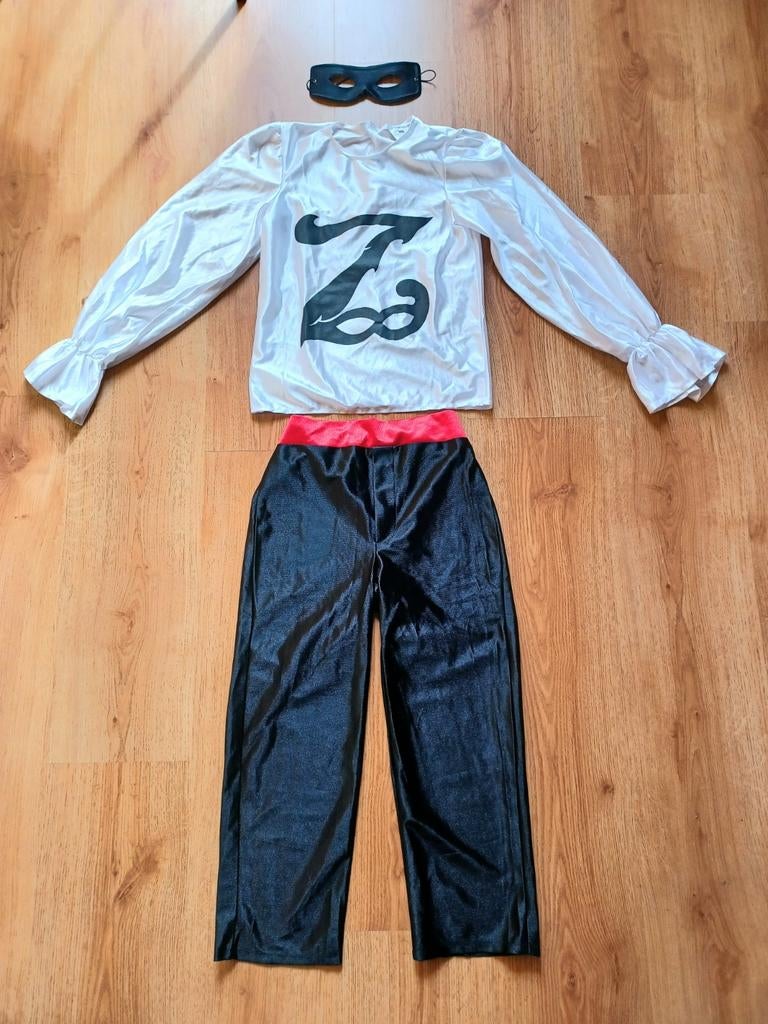 Verkleedpak Zorro maat 128, Kinderen en Baby's, Carnavalskleding en Verkleedspullen, Ophalen, Zo goed als nieuw, 122 t/m 128
