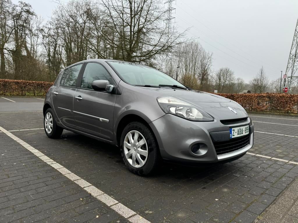 Renault clio essence 111000 km, Entreprise, Boîte manuelle, Noir, 5 portes