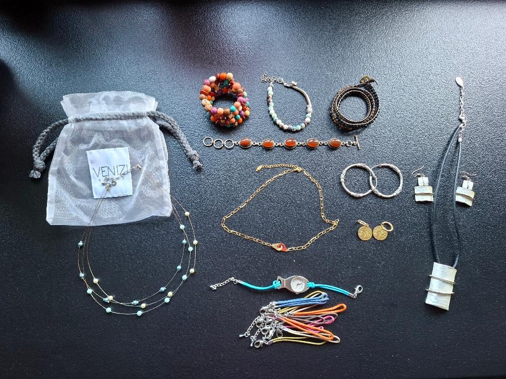 Diverse sieraden: kettingen, armbanden, oorringen, horloge, Ophalen, Gebruikt