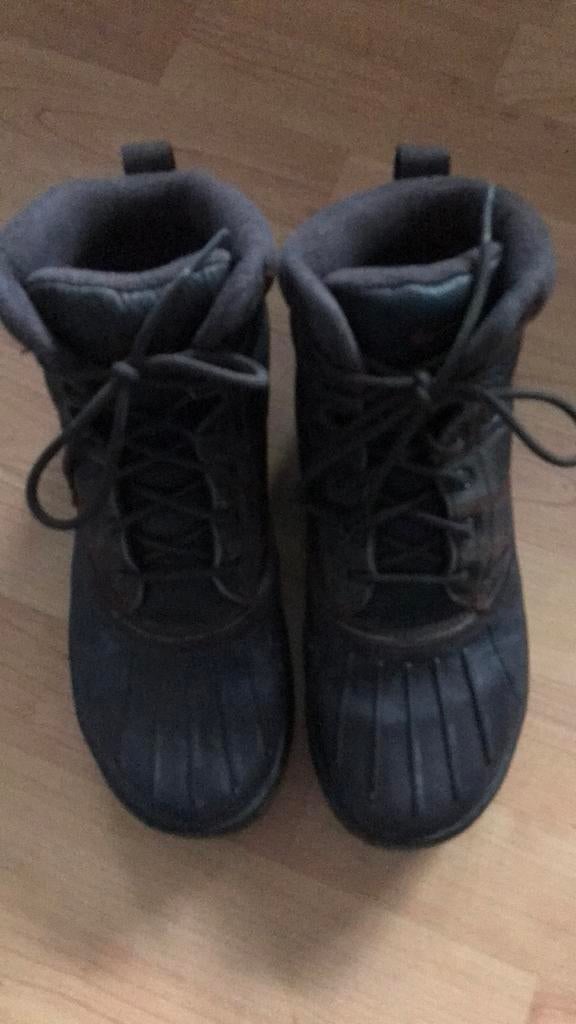 Bottines Nike imperméables 43, Vêtements | Hommes, Comme neuf