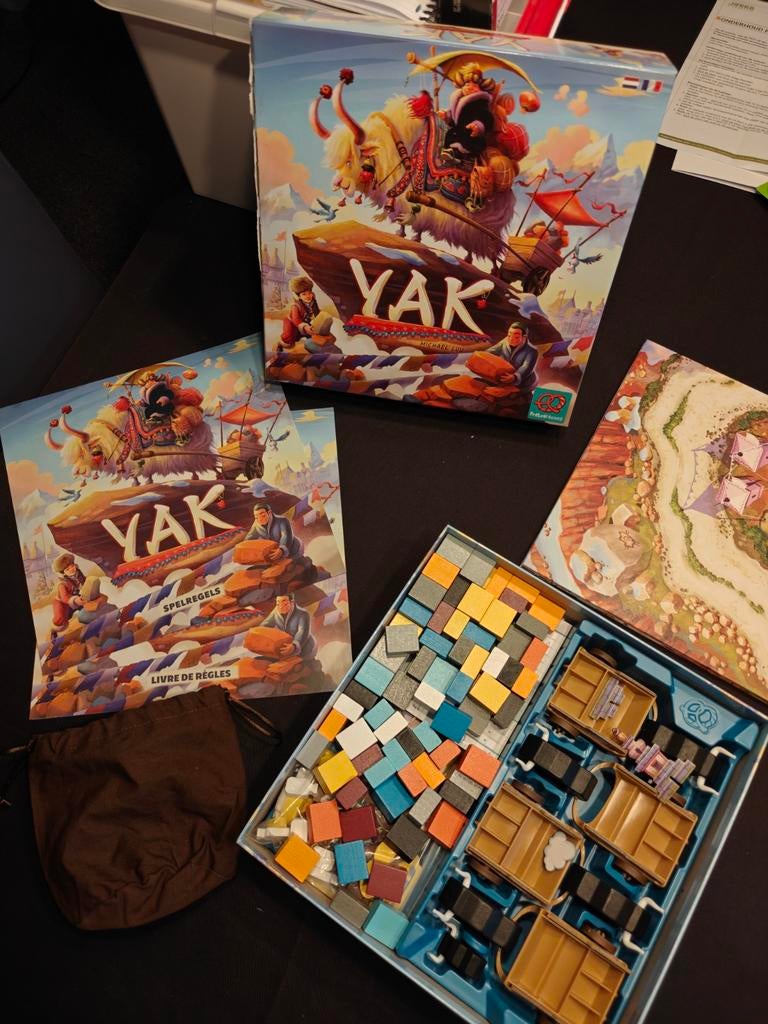 YAK - Boardgame (Nederlands/Frans), Trois ou quatre joueurs, Enlèvement ou Envoi, Comme neuf, Pretzel games