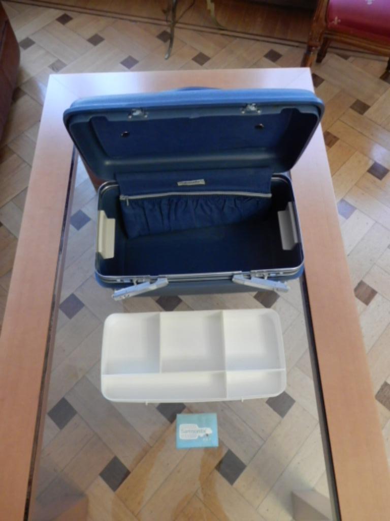 Beauty case vintage bleu, Enlèvement ou Envoi, Comme neuf, Avec miroir(s), Rigide
