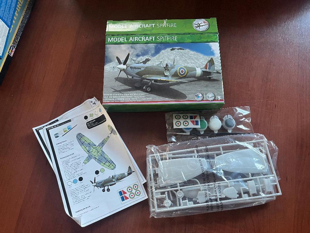 Model Aircraft 1:72 WW2 Spitfire Sealed (EK09-9K2/3/2), Enlèvement ou Envoi