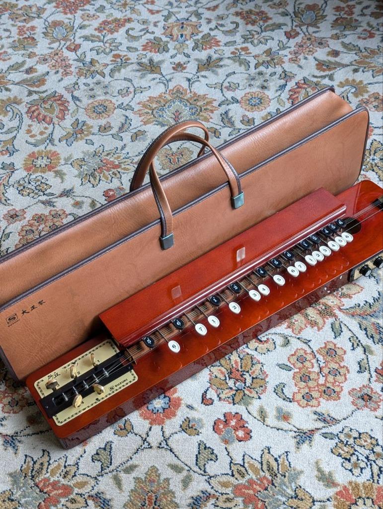 SUZUKI Taishogoto SAKYU Soprano Electric Nagoya Harp, Ophalen of Verzenden, Zo goed als nieuw