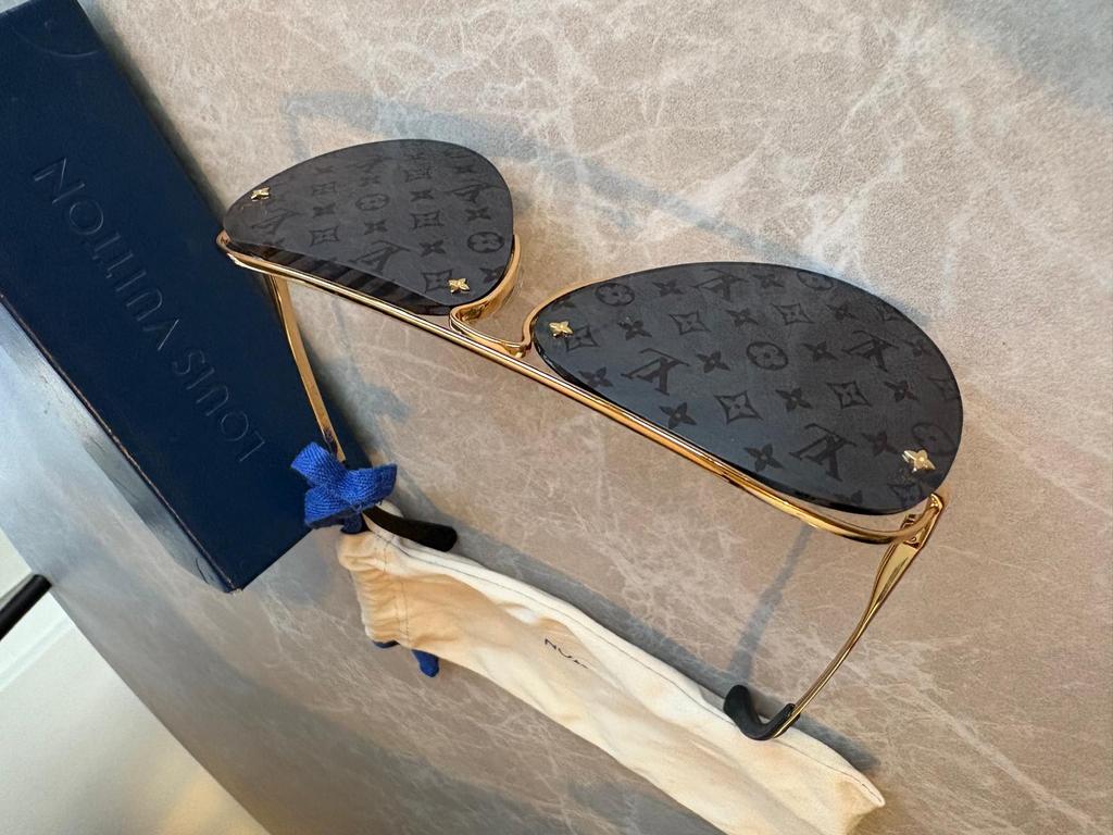 Lunette de soleil Louis vuitton, Bijoux, Sacs & Beauté, Lunettes de Soleil & Lunettes | Femmes, Envoi