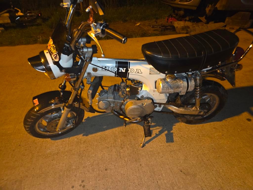 Motors of scooters staan die weg mogen lees beschijving, Enlèvement ou Envoi