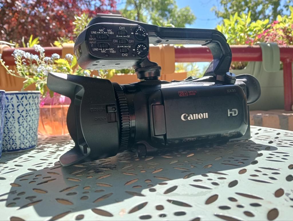 CANON XA 30 HD CMOS PRO INC ACCU EN LADER, Ophalen of Verzenden, Canon
