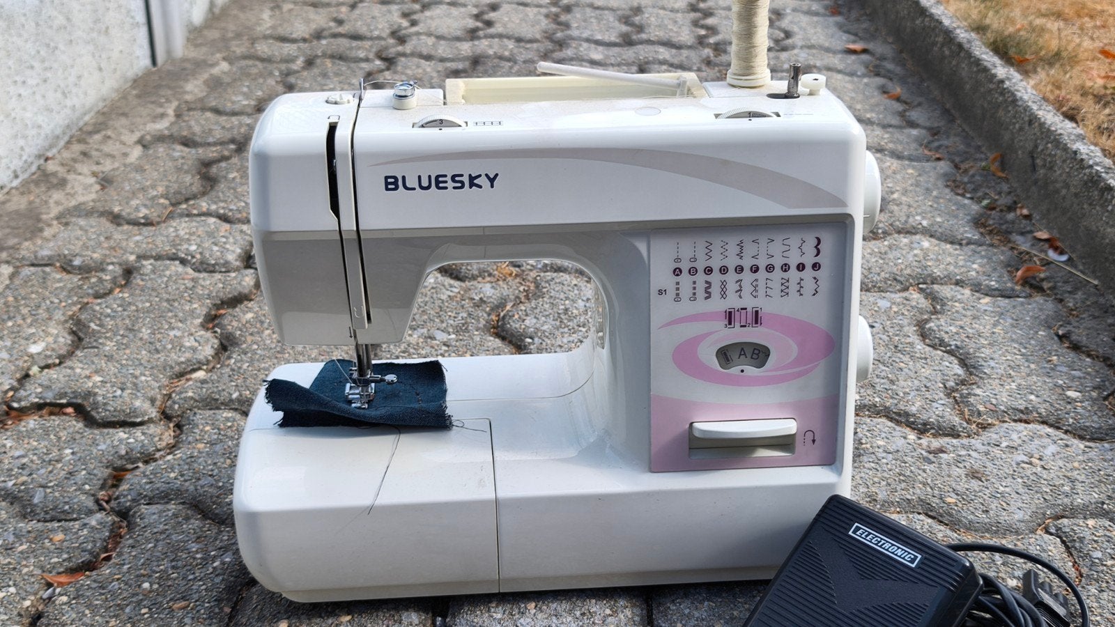 naaimachine  bluesky, Hobby en Vrije tijd, Naaimachines en Toebehoren, Ophalen, Naaimachine