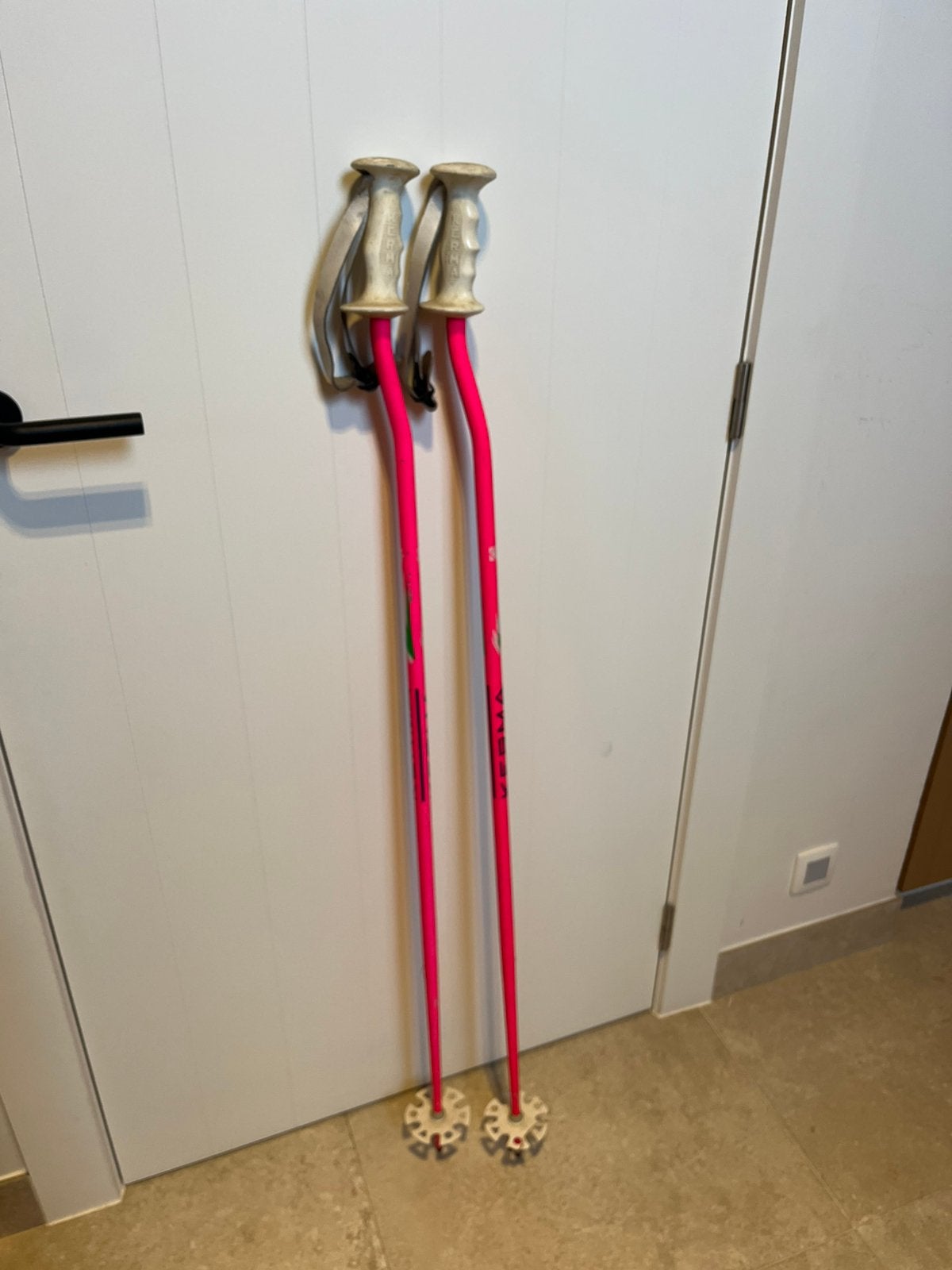 Vintage ski stokken roze, Sport en Fitness, Ophalen, Gebruikt, Ski, Stokken