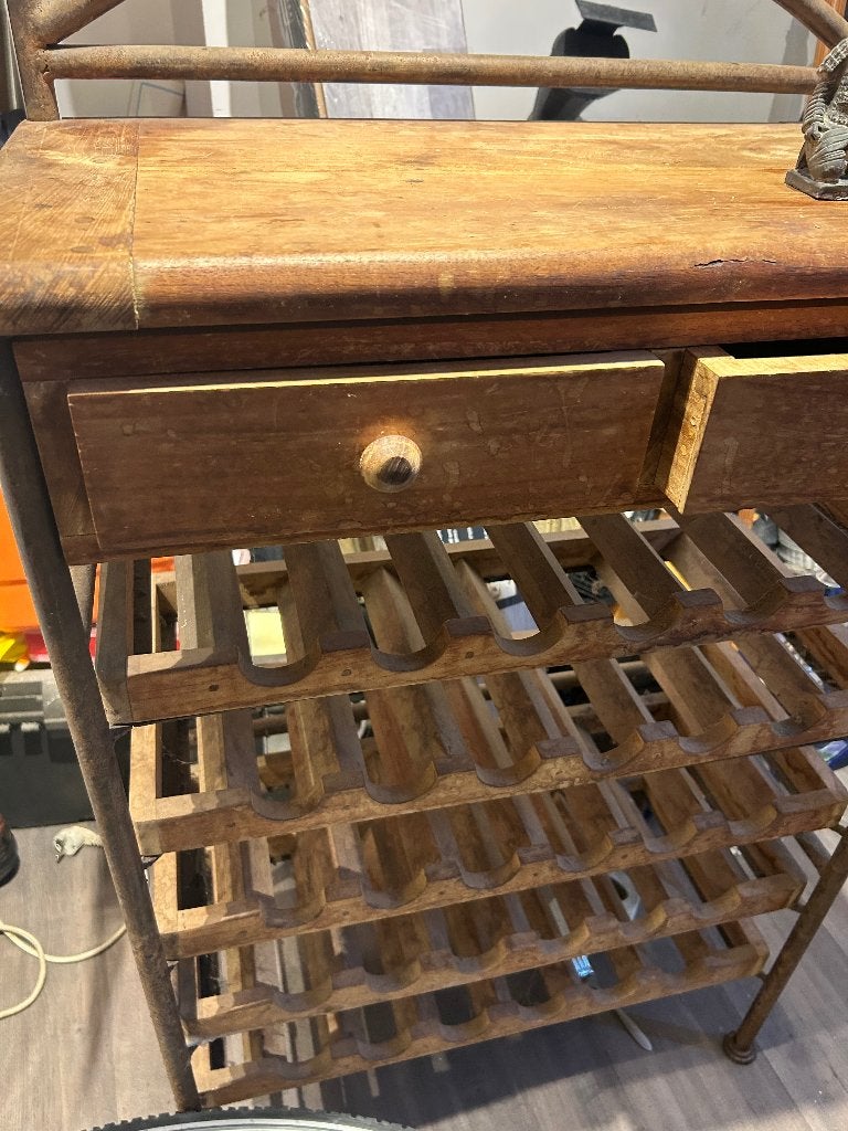 Un meuble de Vin avec 2 tirroirs, Enlèvement