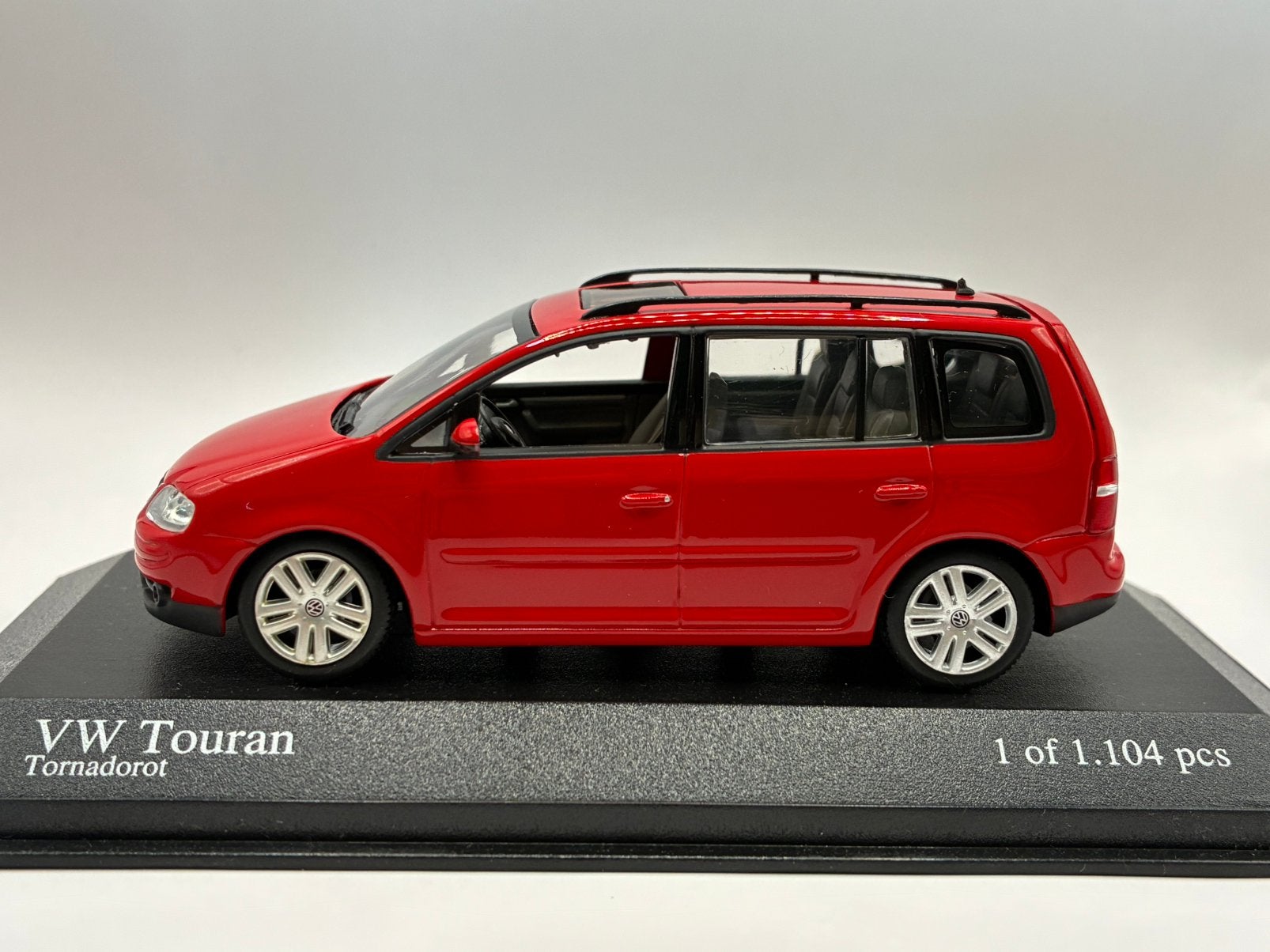 Volkswagen Touran (Type 1T) 2004 - MiniChamps, Envoi, Neuf, Voiture, MiniChamps