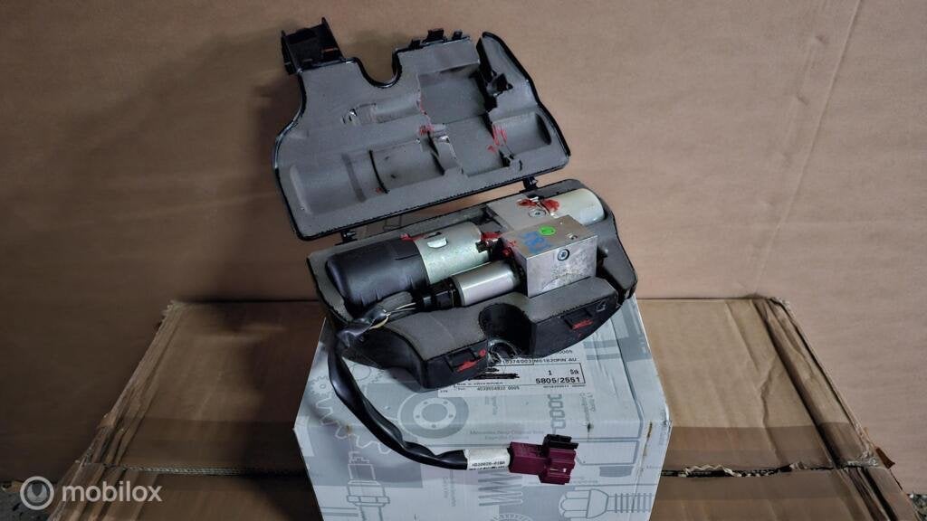 Mercedes ML Achterklep motor hydrauliek pomp A1648000648, Gebruikt, Ophalen of Verzenden