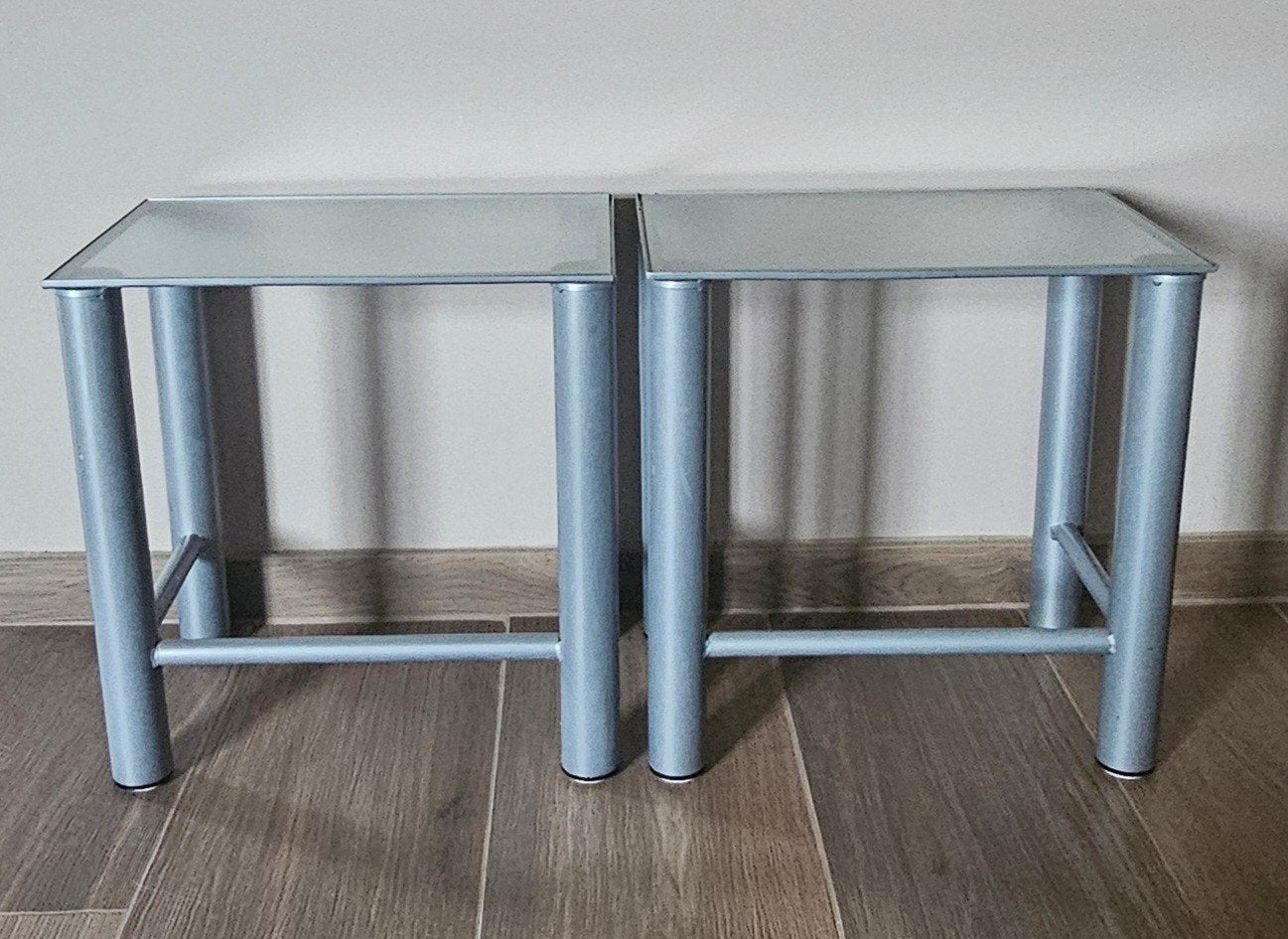 Ensemble de 2 tables d'appoint/tables de chevet modernes, Verre, Industriel, Enlèvement, Utilisé