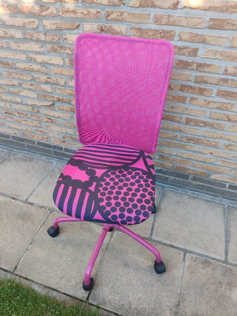 Vrolijke Roze/Zwarte IKEA Kinderbureaustoel verstelbaar15€, Enlèvement, Utilisé, Rose, Chaise de bureau