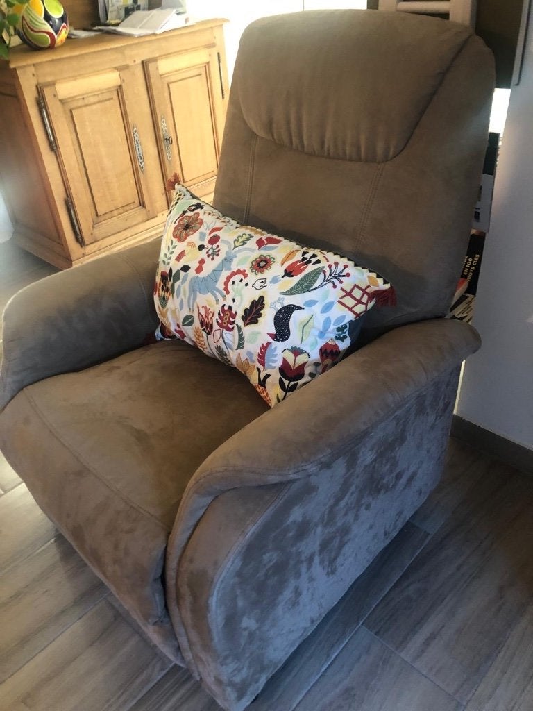 Fauteuil relax électrique taupe – À réparer ( câble ), Maison & Meubles, 75 à 100 cm, Enlèvement, Utilisé, 75 à 100 cm