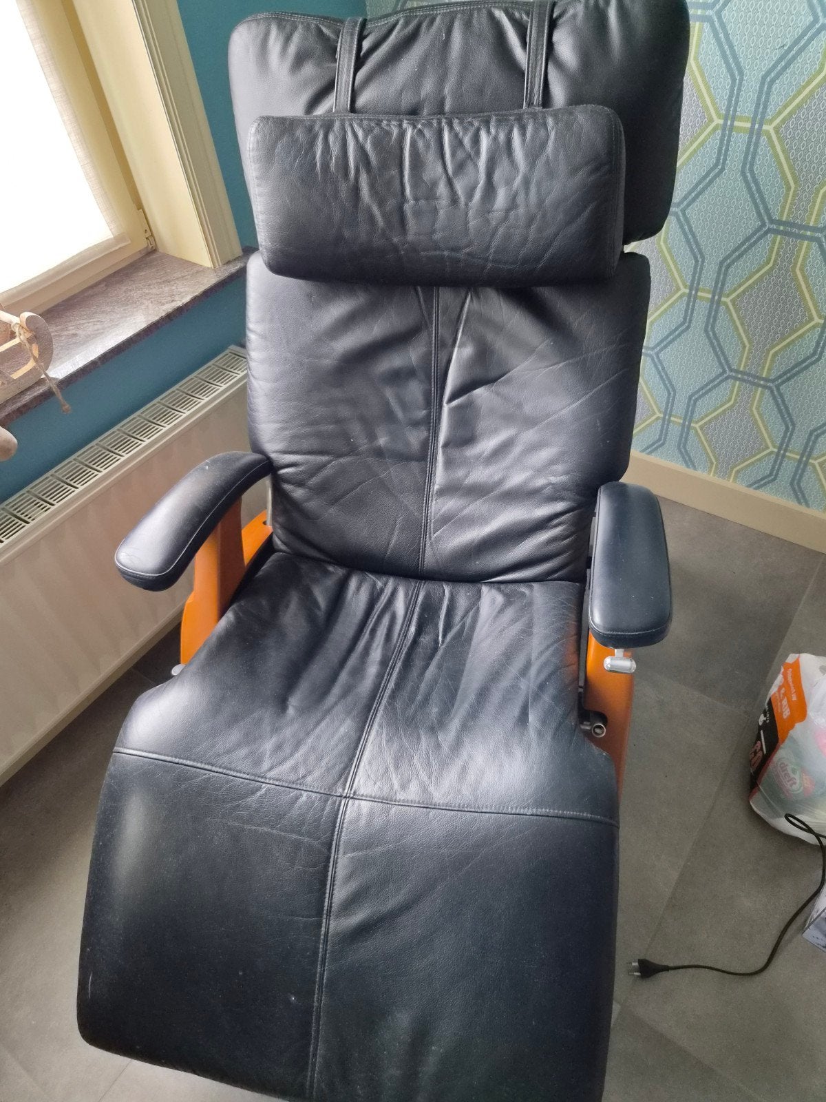 relax zetel met  zwart leer, Huis en Inrichting, Ophalen, Gebruikt, Leer