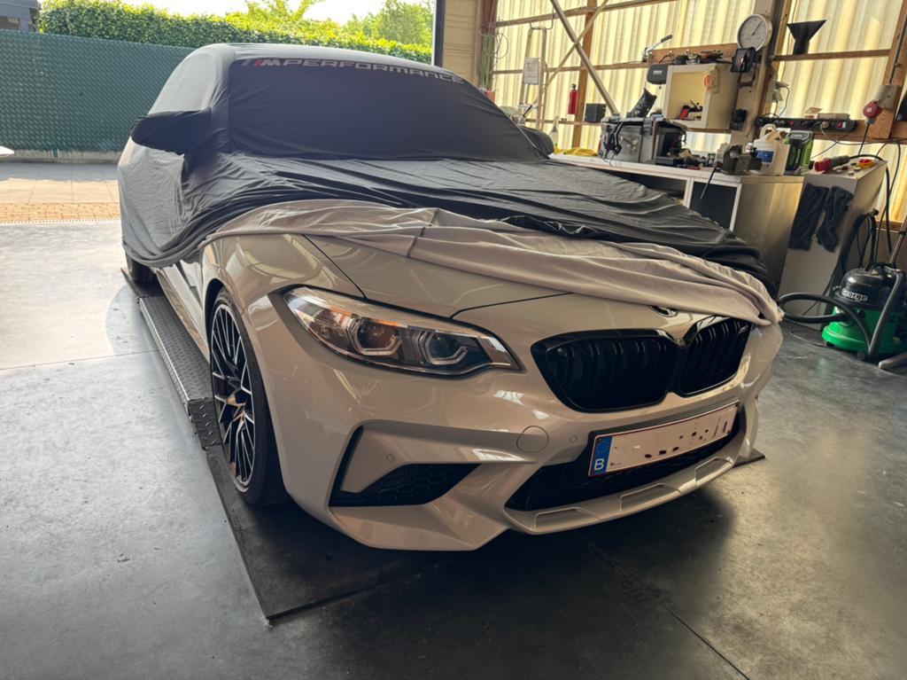 BMW M2 Competition: • Hockenheim Silver metallic, Autos, Cuir et Alcantara, Euro 6, Entretenue par le concessionnaire, Noir