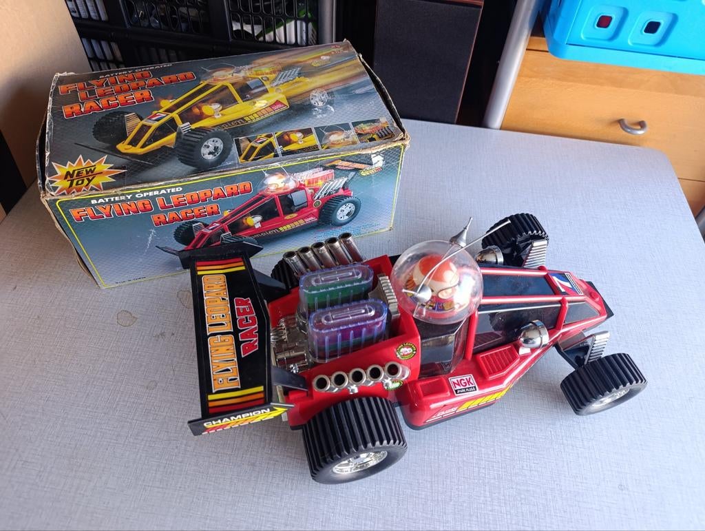 Vintage remote car 1987 met doos, Antiek en Kunst, Ophalen
