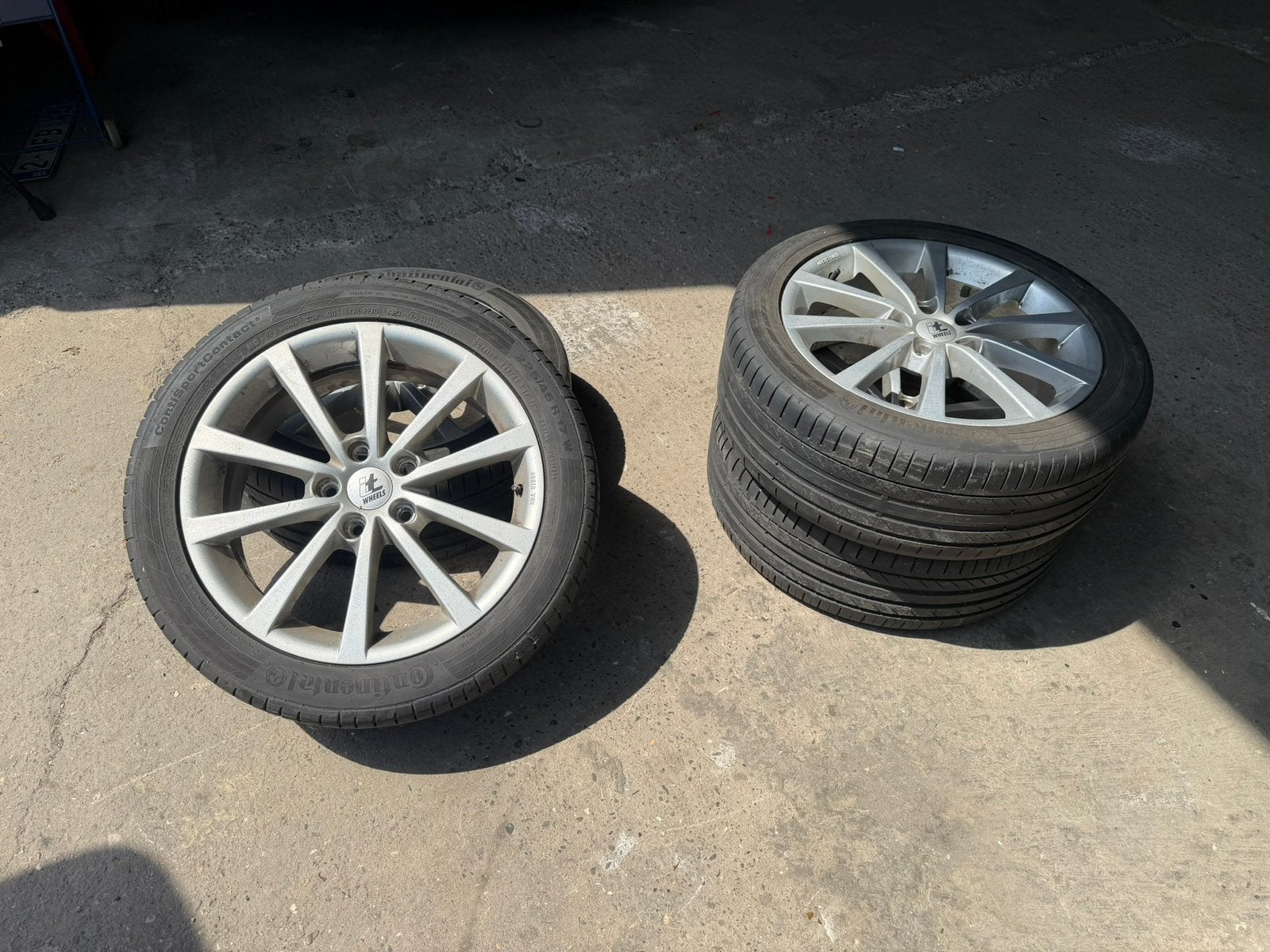 Zeer mooie velgen en goede banden 225/45 R17, Auto-onderdelen, Banden en Velgen, Banden en Velgen, 17 inch, Gebruikt, Ophalen