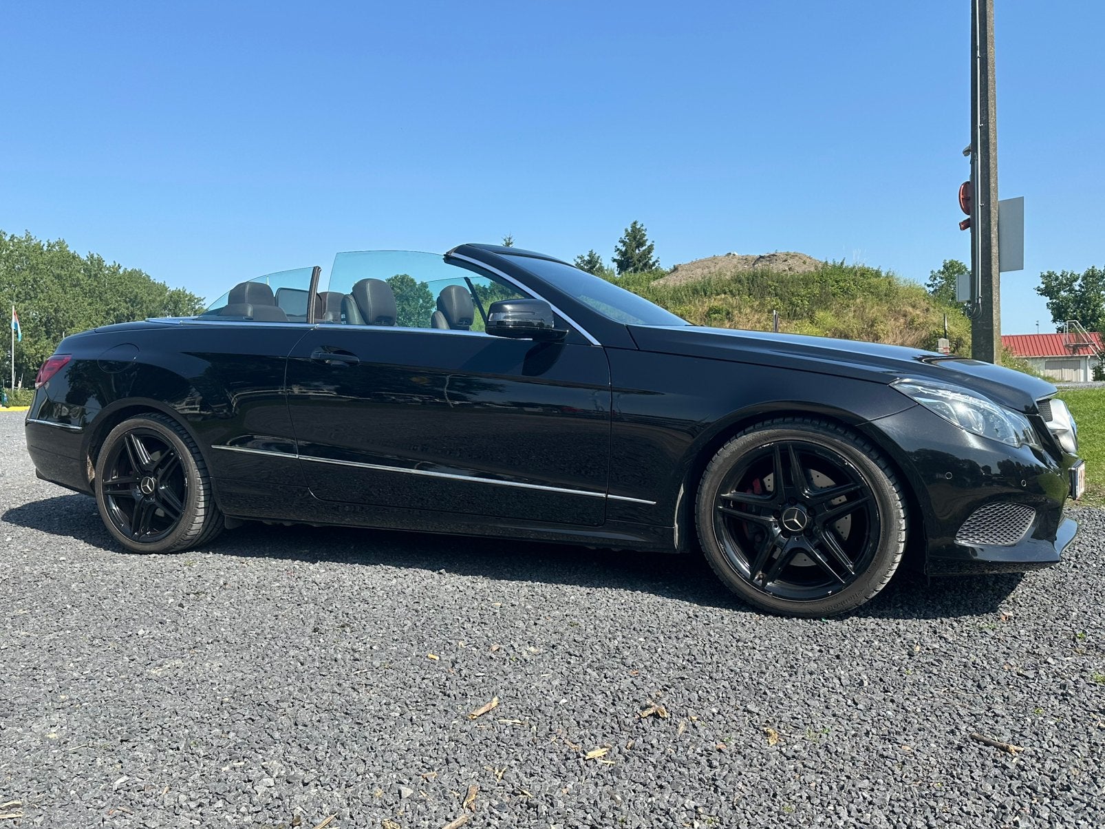 Mercedes E200 cabriolet. Casquette noir/marron., Particulier, Noir, Achat