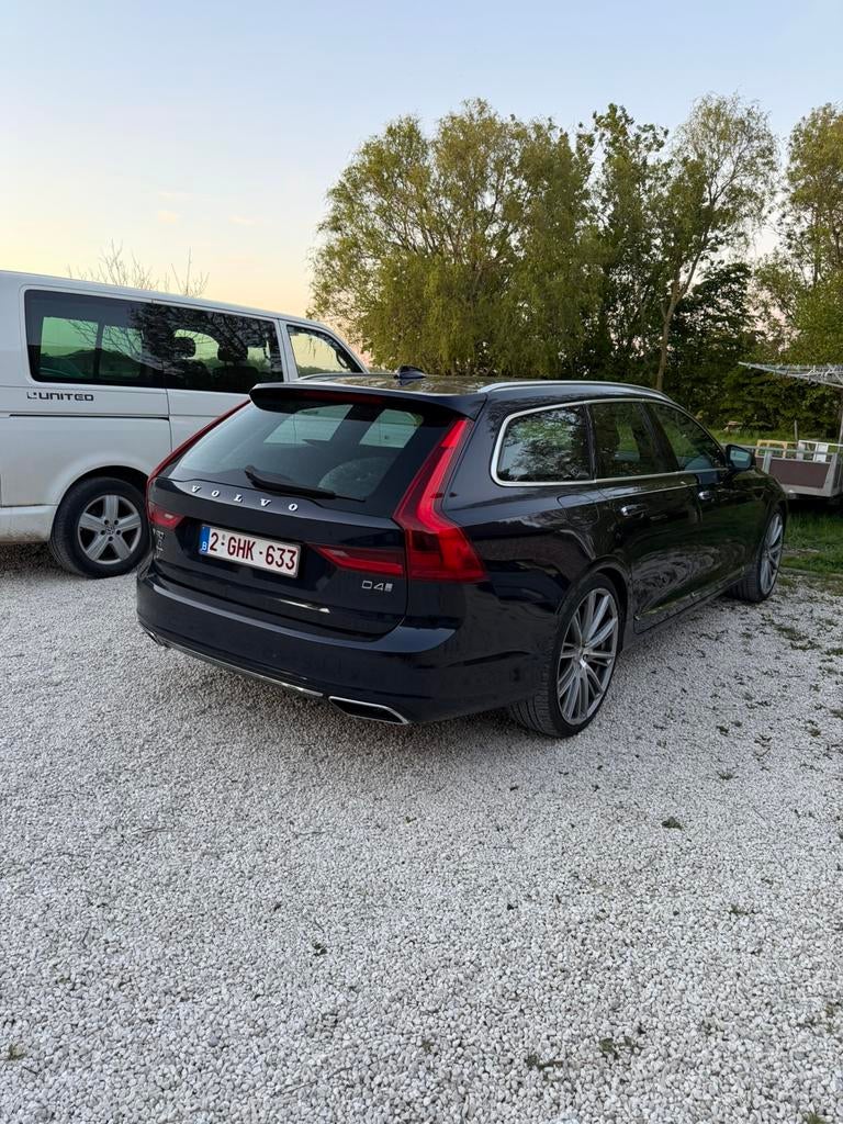 Volvo V90 D4 Inscription, Auto's, Volvo, V90, Zwart, 4 cilinders, Blauw