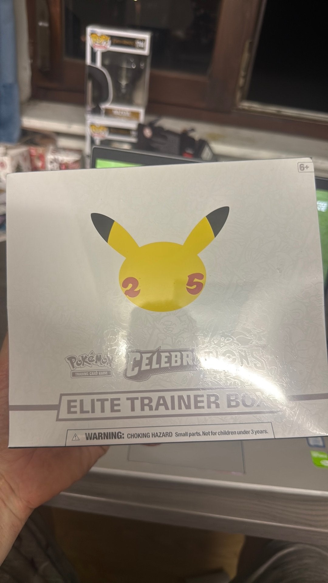 Celebrations elite trianer box pokemon, Enlèvement, Comme neuf