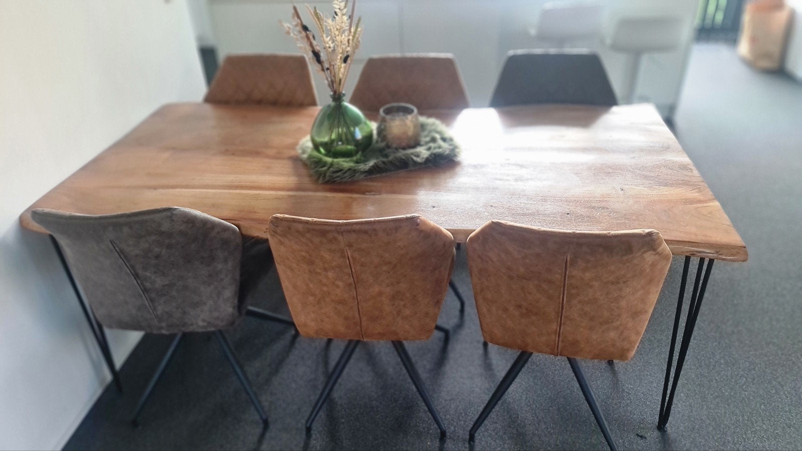 Complet ! ! Table à manger en tronc d'arbre avec 6 chaises +, Enlèvement, Comme neuf, Industrieel robuust, 4 à 6 chaises
