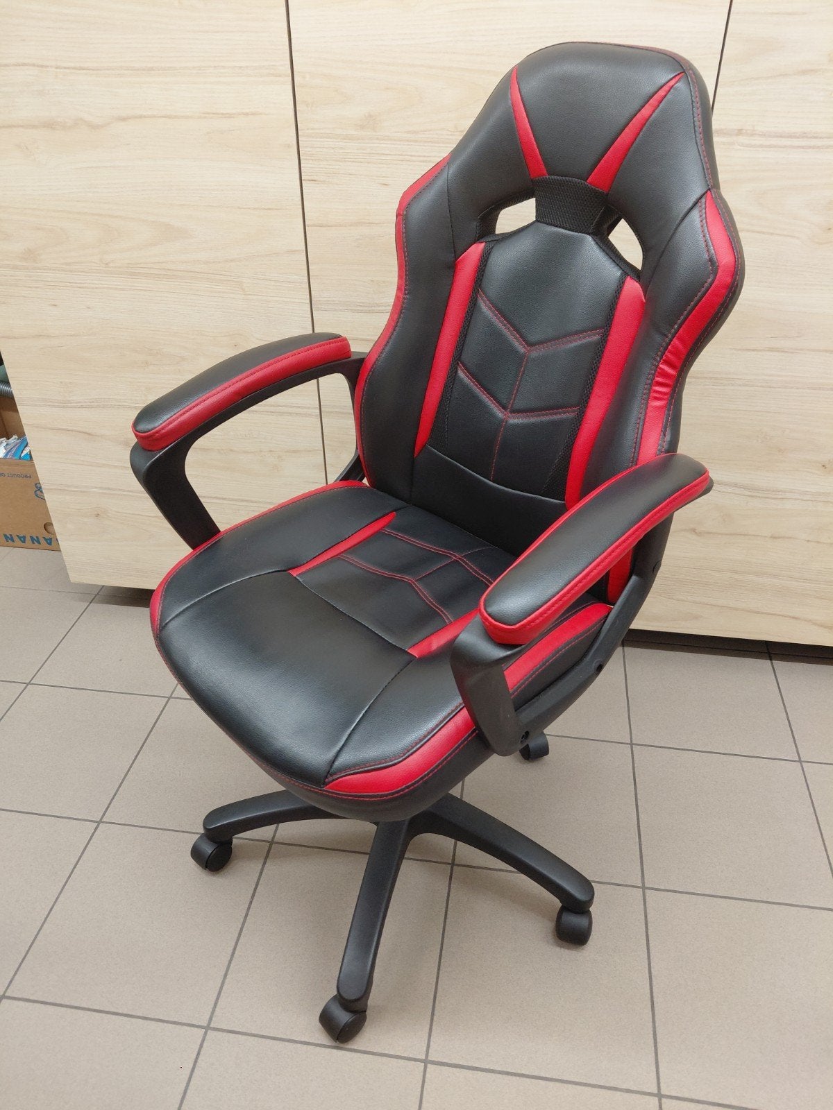 gamestoel rood-zwart, Ophalen, Gaming bureaustoel, Zo goed als nieuw, Rood