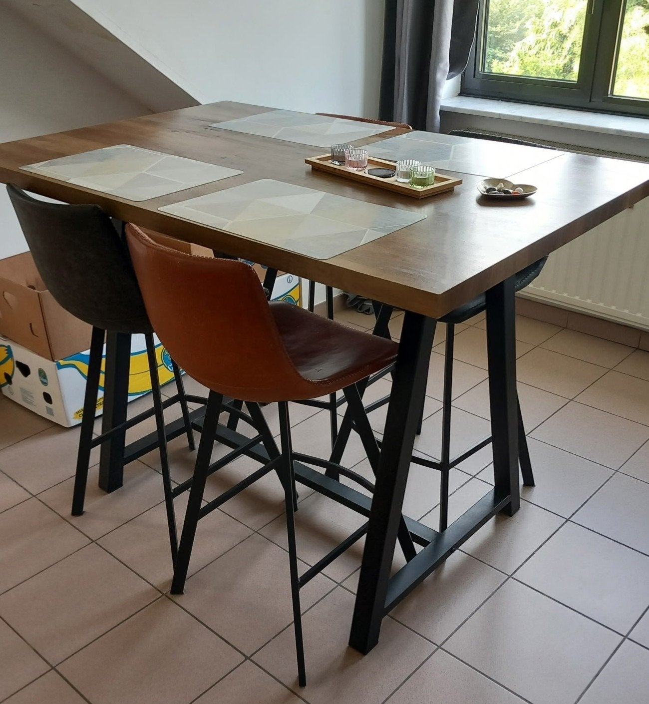Hoge bartafel met 4 stoelen, Huis en Inrichting, Ophalen