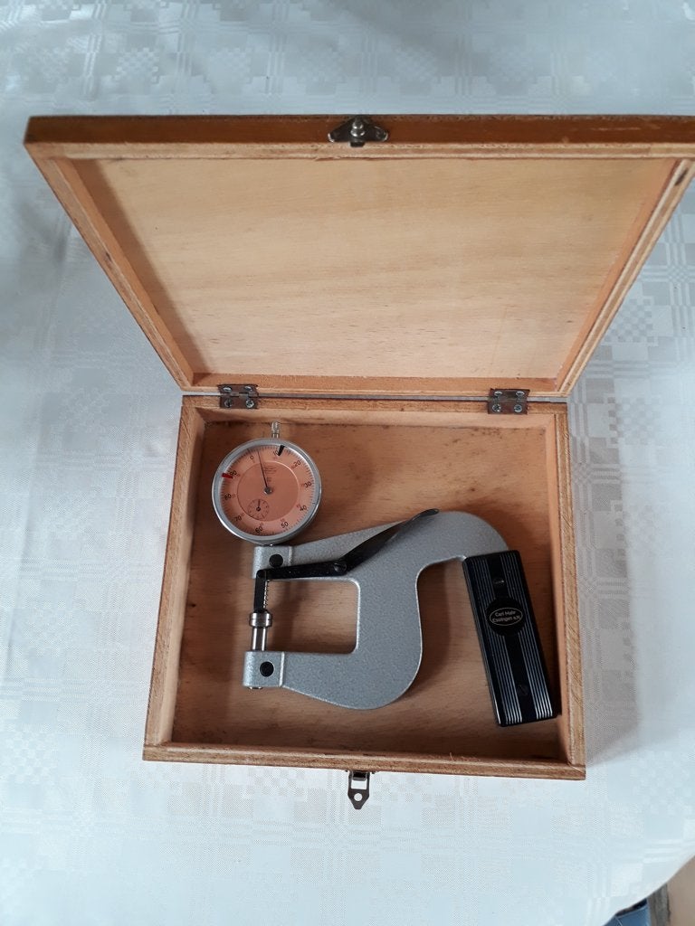 Outil de mesure micrométrique antique, Enlèvement
