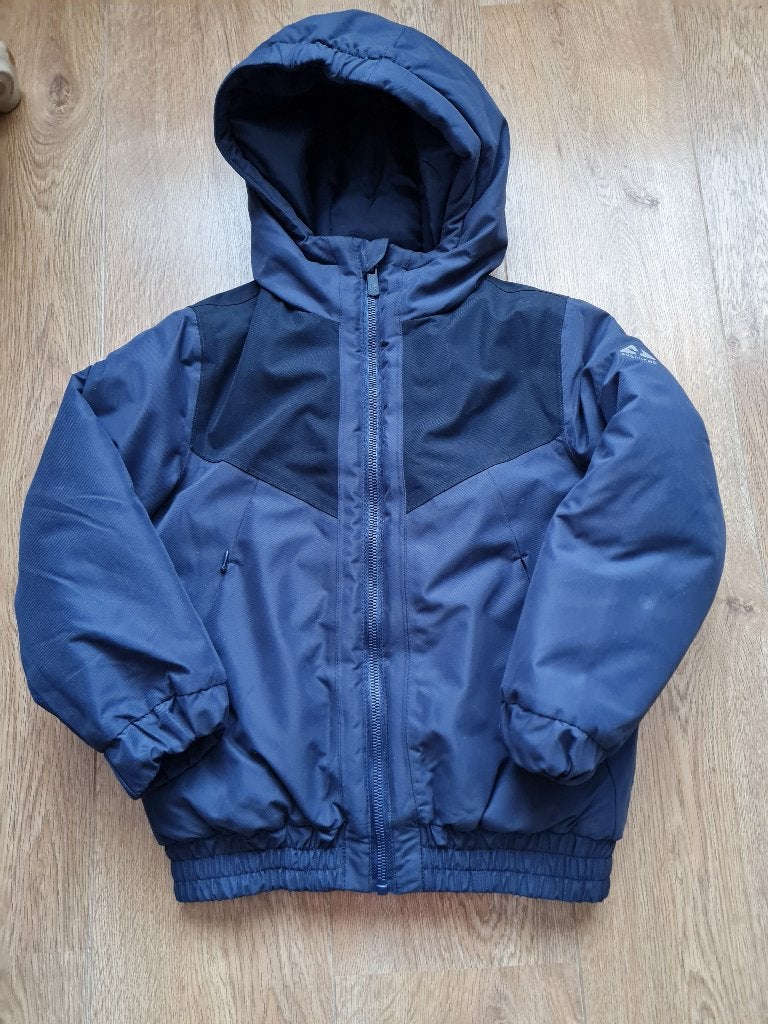warme winterjas Ayacucho maat 128 - als nieuw, Kinderen en Baby's, Ophalen of Verzenden, Jas