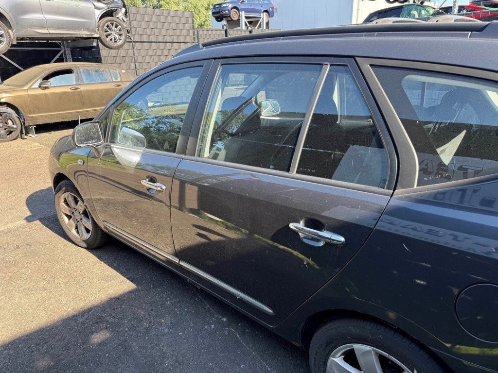 PORTIER LINKS ACHTER Kia Carens III (FG) (|770031D010|), Deur, Info@kia.de, Theodor-Heuss-Allee 11
60486  Frankfurt am Main, DE