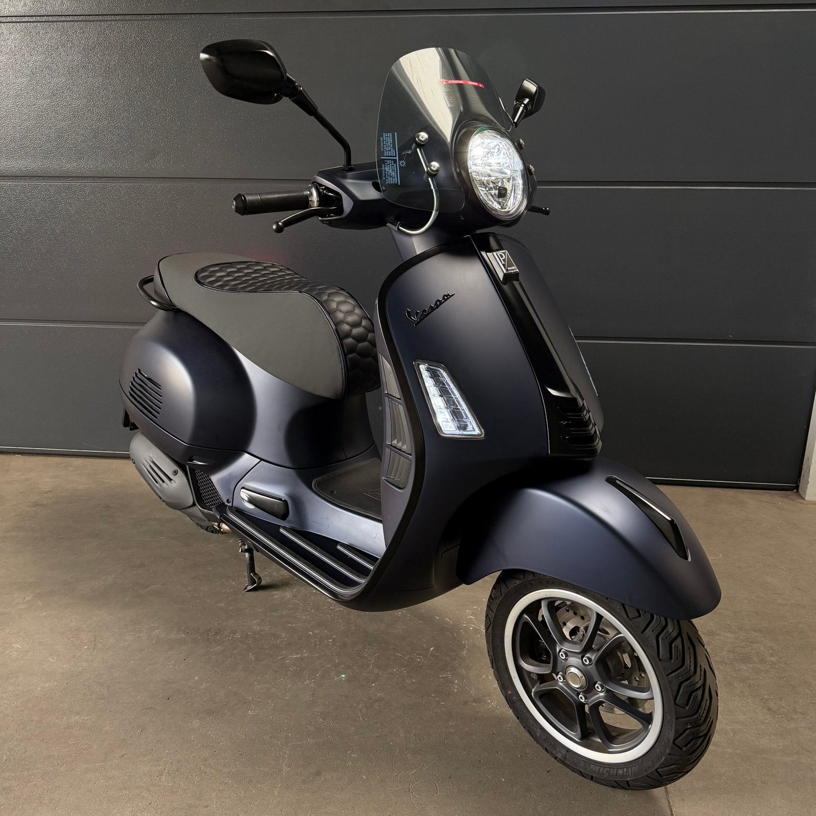 Vespa GTS 125 SuperTech 2025 Custom - écran TFT - 4000 km, Motos, Scooter, Entreprise, ABS, Neuf
