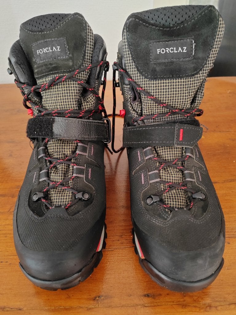 CHAUSSURE DE TREKKING, Enlèvement, Chaussures