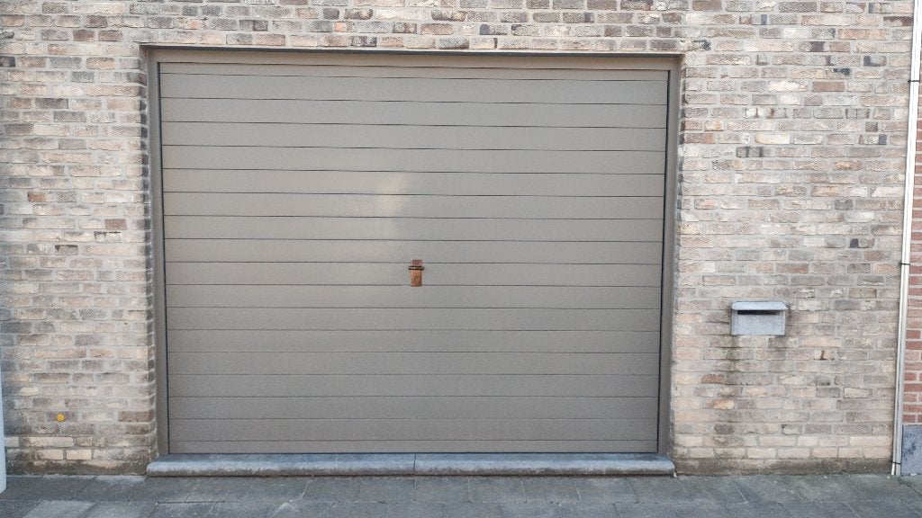 binnendraaiende garagepoort met Merbau planchetten, Doe-het-zelf en Bouw, Ophalen, Zo goed als nieuw