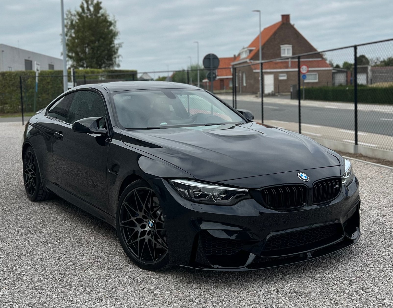 Bmw M4 F82 / perf exhaust / LED / M666 competition wheels, Auto's, Bedrijf, Achteruitrijcamera, Te koop, Benzine