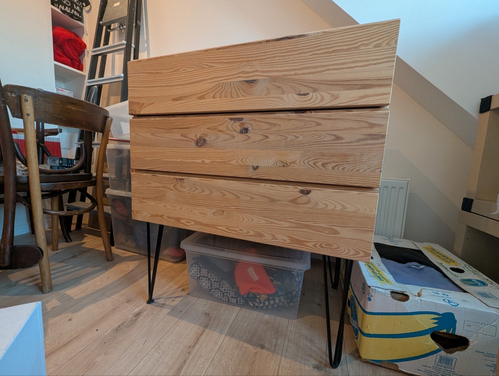 IKEA IVAR Ladenkast met hairpin poten, Ophalen, Grenenhout, 50 tot 100 cm, Zo goed als nieuw