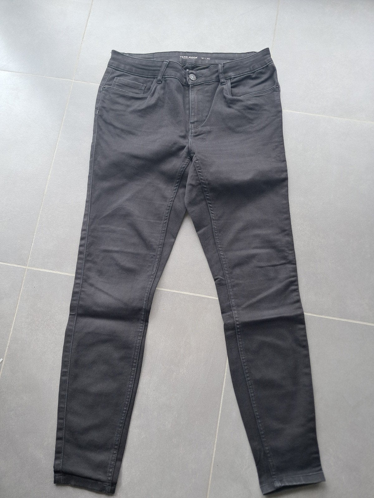 Jeans vero moda M, Kleding | Dames, Spijkerbroeken en Jeans, Vero Moda, Zwart, Ophalen of Verzenden, Zo goed als nieuw