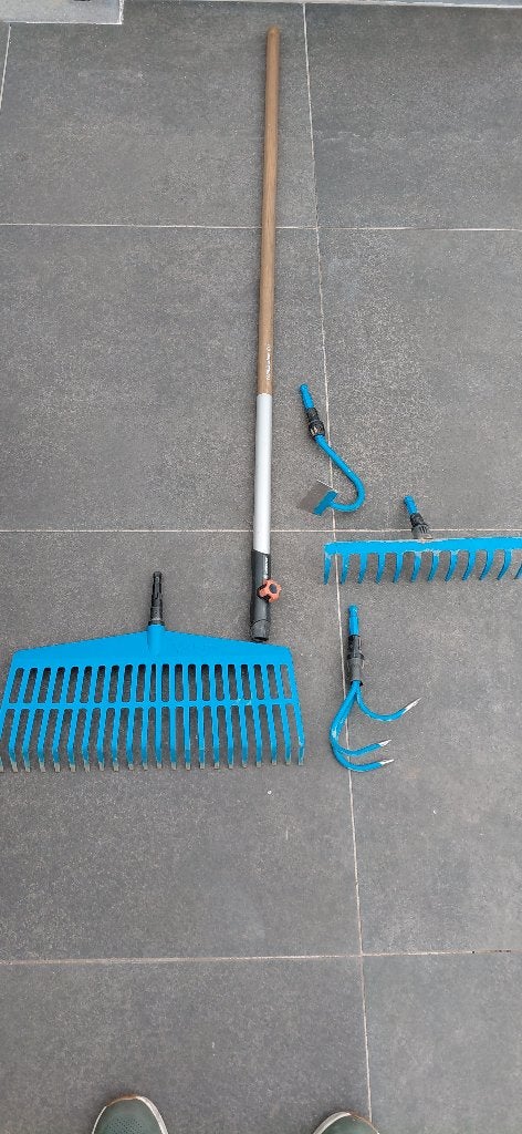 GARDENA Combisystem houtensteel 130cm + gereedschap, Tuin en Terras, Hand-tuingereedschap, Ophalen, Zo goed als nieuw, Gardena