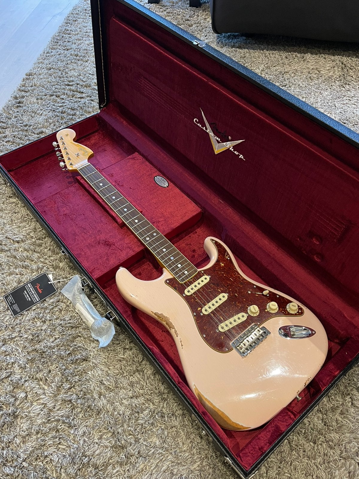 Fender 2024 Custom Shop ‘67 Stratocaster Shell Pink Relic, Muziek en Instrumenten, Snaarinstrumenten | Gitaren | Elektrisch, Ophalen
