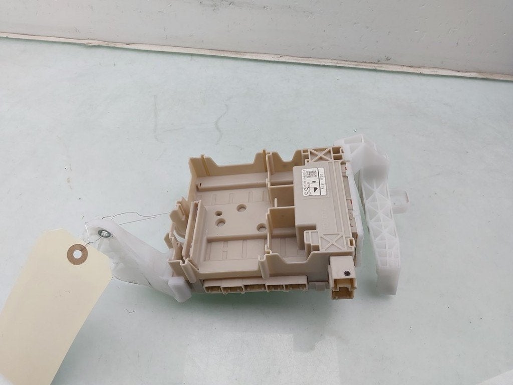 BOITIER FUSIBLES Citroën C1 (|827300H030A|827300H030|), Citroën, Kundenbetreuung@toyota.de, Utilisé, Toyota-Allee 2
50858  Köln, DE