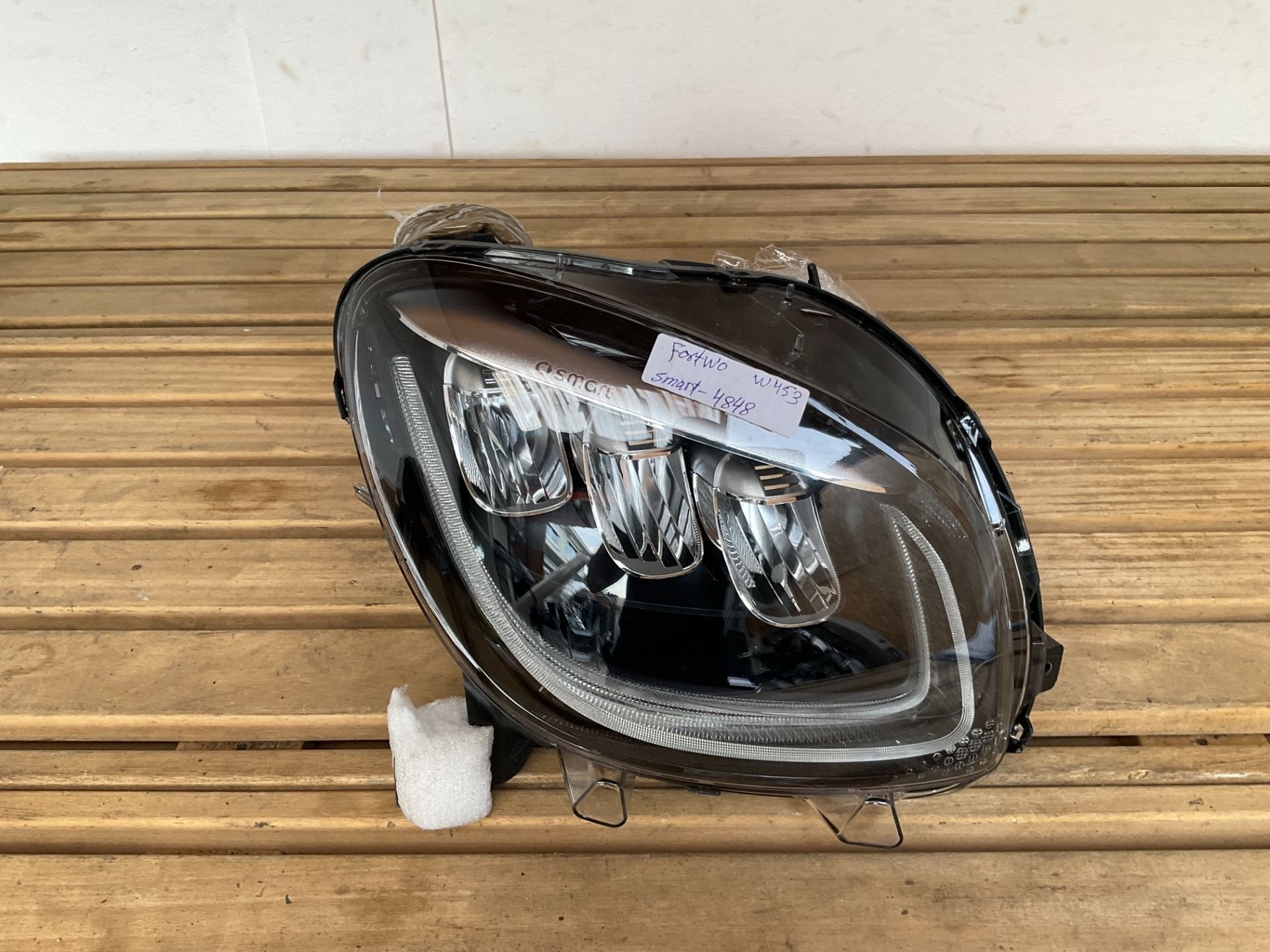 Koplamp Smart 453 Fortwo A4539069800 W453 Rechts LED b3-4848, Gebruikt, Mercedes-Benz AG, Mercedesstrasse 120
70372  Stuttgart, DE