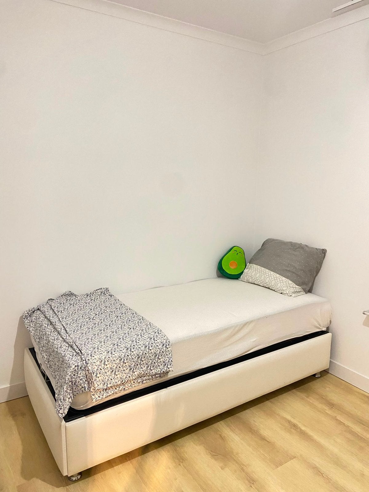 Lits 90x200 très propres, Maison & Meubles, Chambre à coucher | Lits, 90 cm, Enlèvement, 200 cm, Une personne