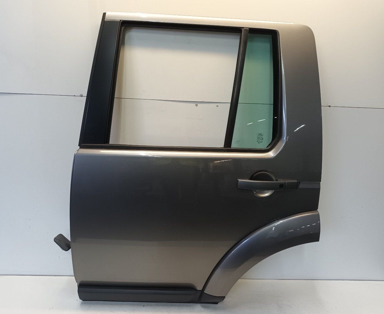 Portier links achter Land Rover Discovery, Onderdelen@venauto.nl, Van der Ven Autorecycling B.V., Ettenseweg 76, 4706 PB Roosendaal, The Netherlands