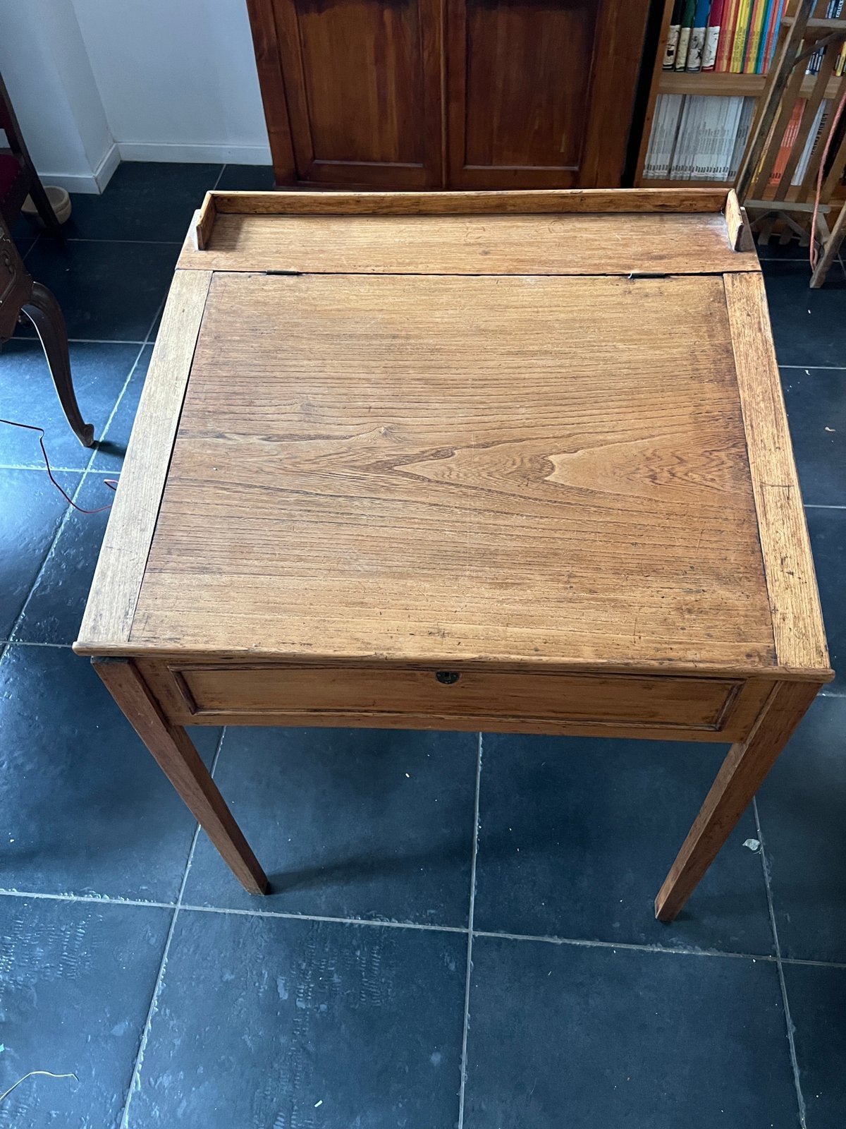 Petit bureau de style Louis XV, Enlèvement