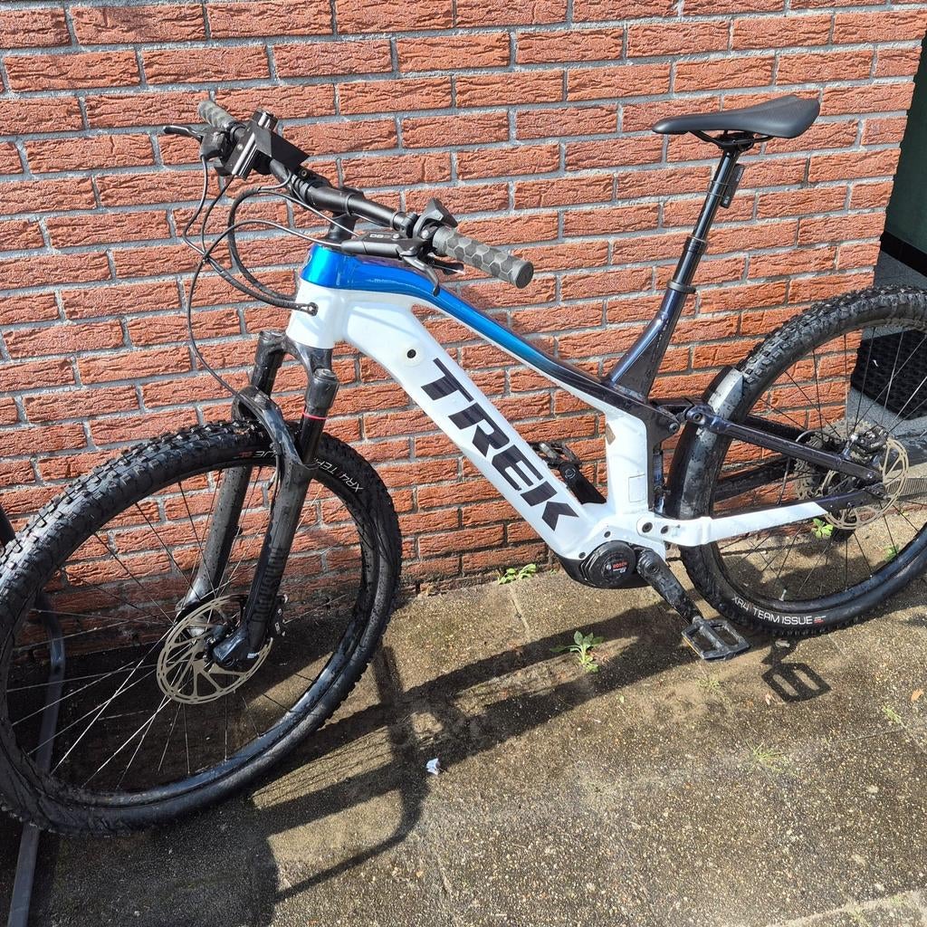 Trek powerfly 7 wit blauw 480 Km, Zo goed als nieuw, 59 cm of meer, 50 km per accu of meer, Ophalen