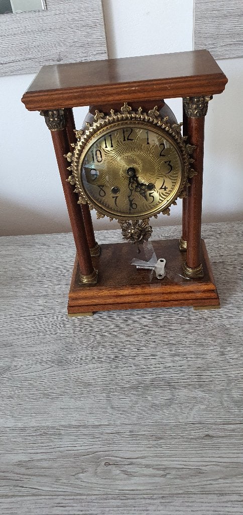 Horloge de table ancienne, Antiquités & Art, Antiquités | Horloges, Enlèvement