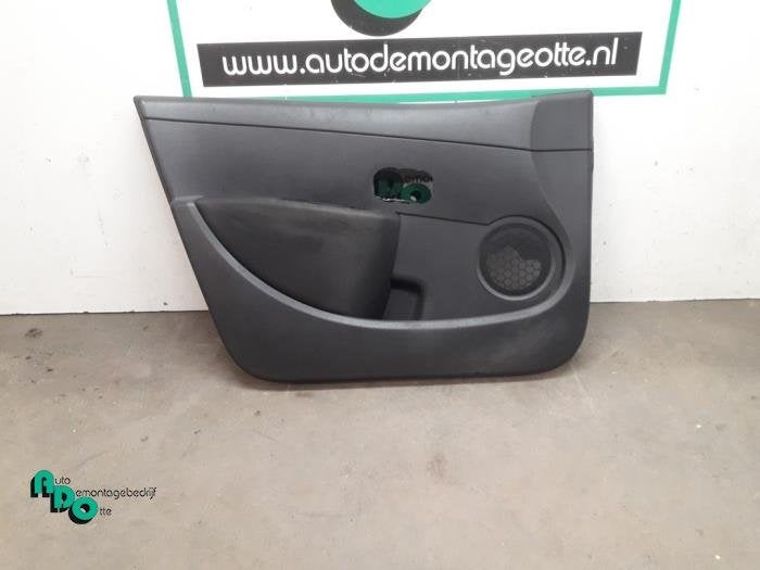 Portierbekleding 4Deurs links-voor van een Renault Clio (Cli, Gebruikt, -, Renault, -