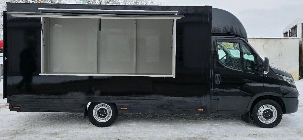 Foodtruck Mercedes / Iveco, Achat, 4 portes, Autres couleurs, Diesel