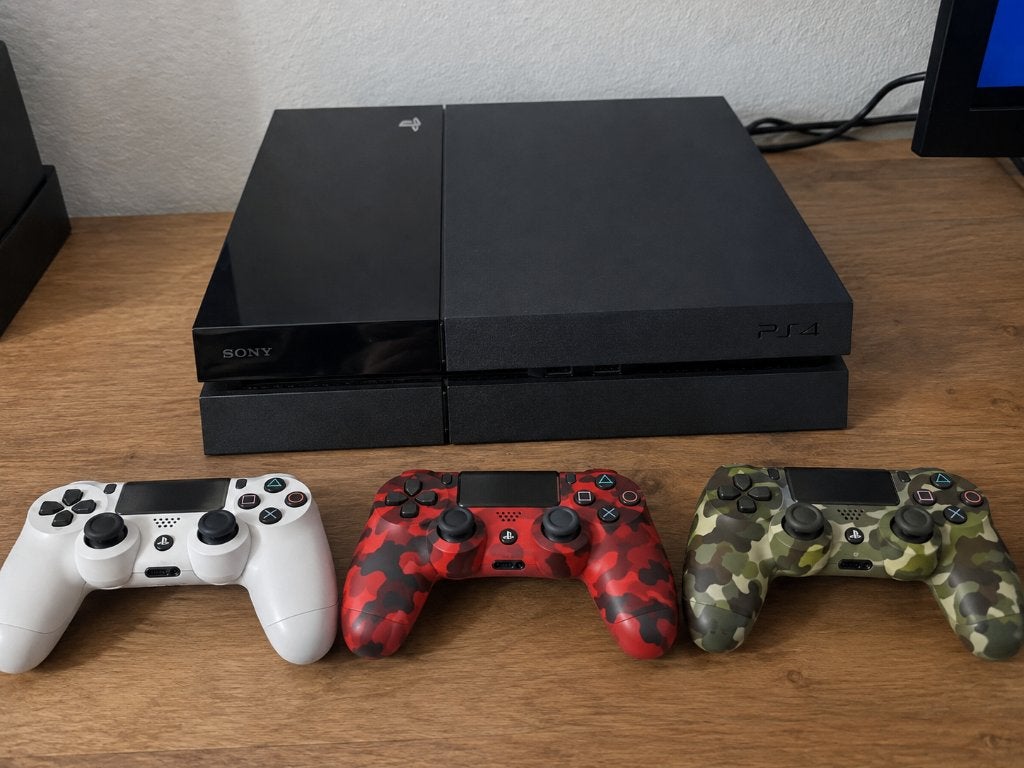 Playstation 4 1Tb, Comme neuf, Avec 3 manettes ou plus, Enlèvement, 1 TB